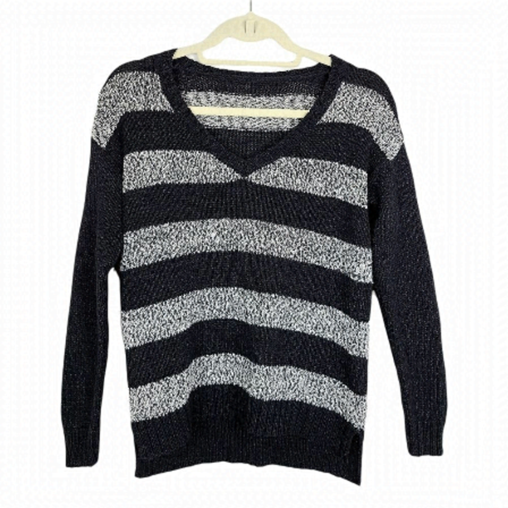 Black & White Stripe V-Neck Knit Sweater Medium - Large